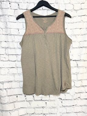 Northcrest Sleeveless Knit Tank with Pink Lace Yoke. Size 1X
